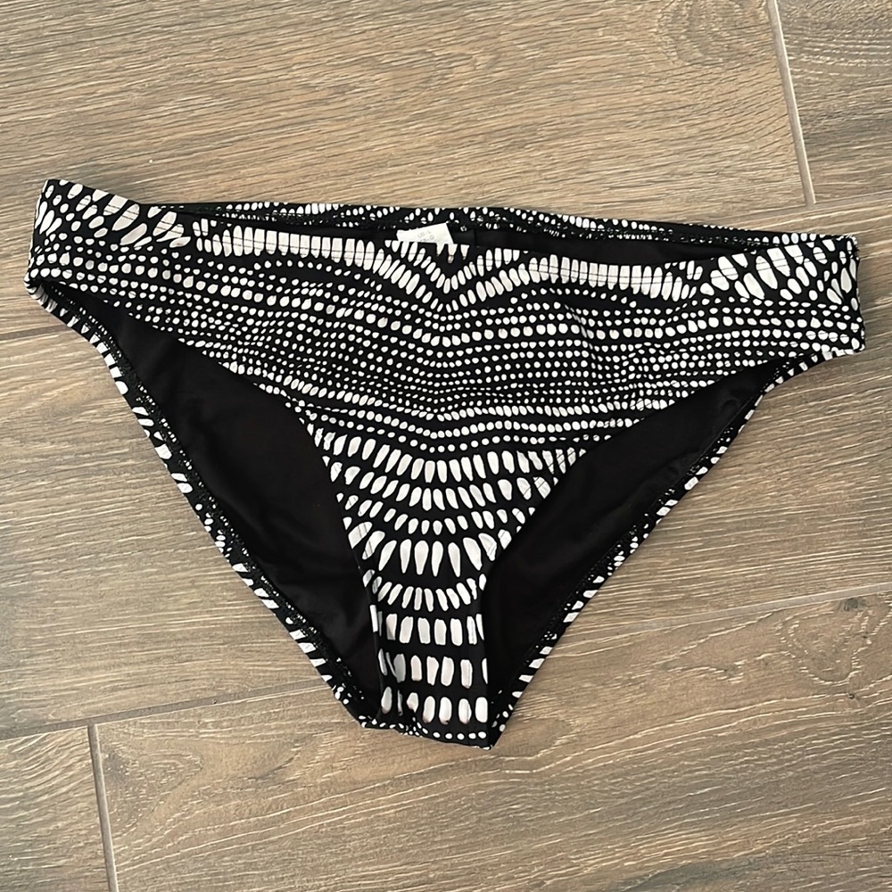 Kenneth Cole bikini bottoms size large